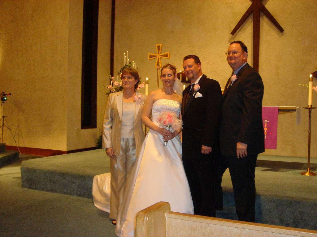 2005/03(March)/02(Mount-Wedding)/1024x768_2005-03-05 18-57-51.JPG